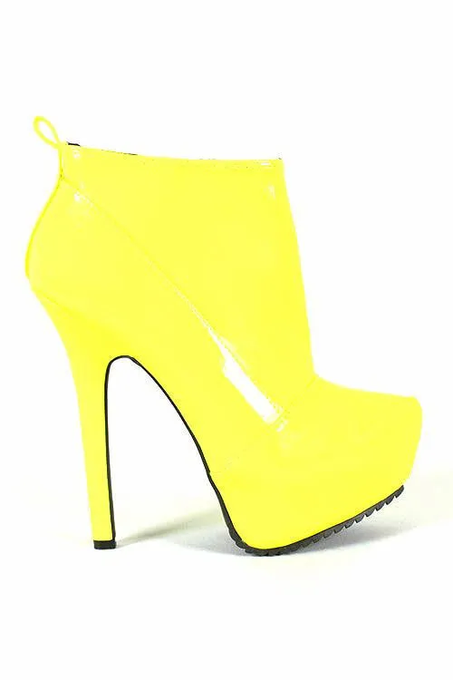 Booties Dolhouse