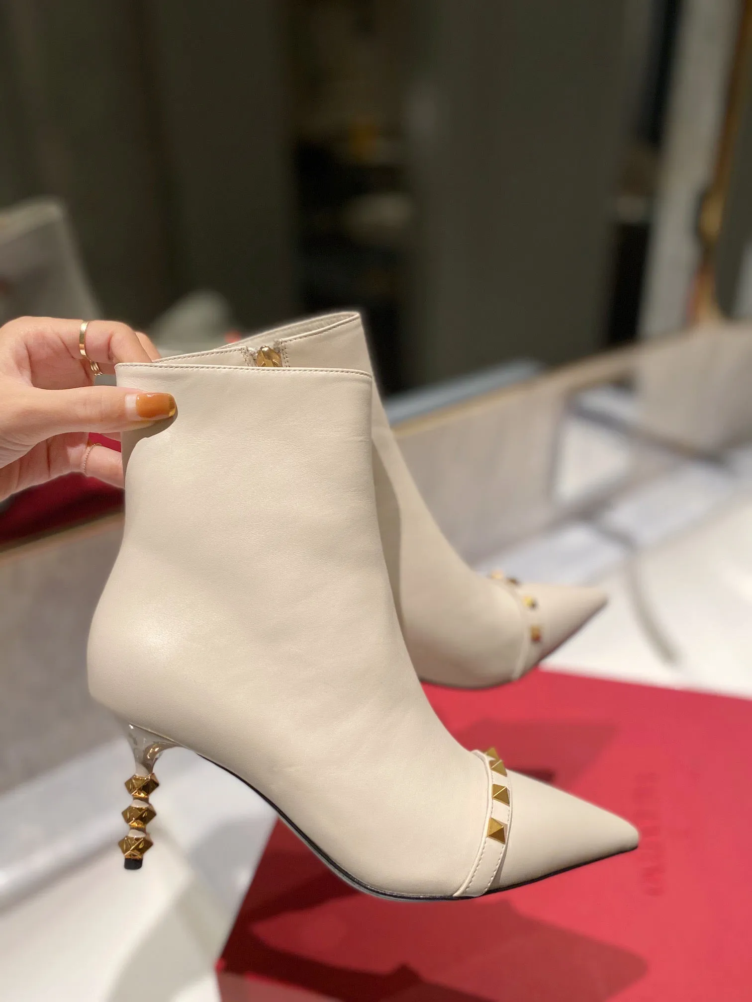 SE680  Size 5-8  Heels:7cm Material: Cowhide  Lining: Sheep skin Sole: Italian leather