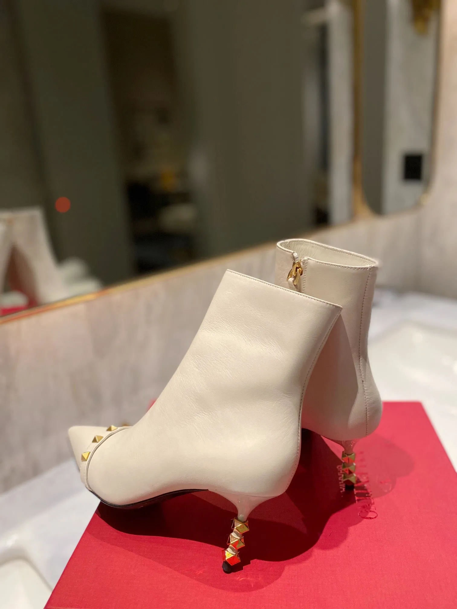 SE680  Size 5-8  Heels:7cm Material: Cowhide  Lining: Sheep skin Sole: Italian leather