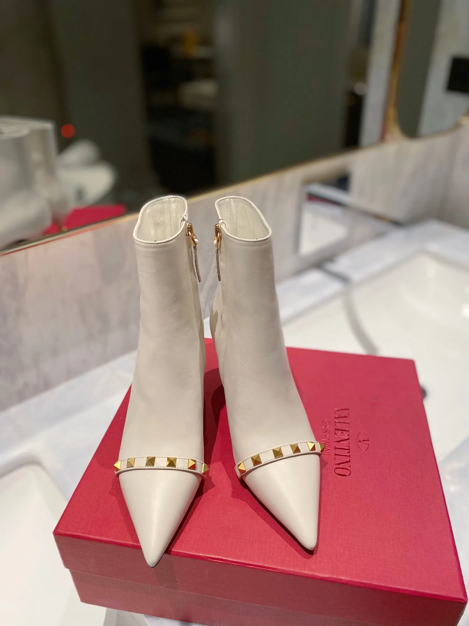 SE680  Size 5-8  Heels:7cm Material: Cowhide  Lining: Sheep skin Sole: Italian leather