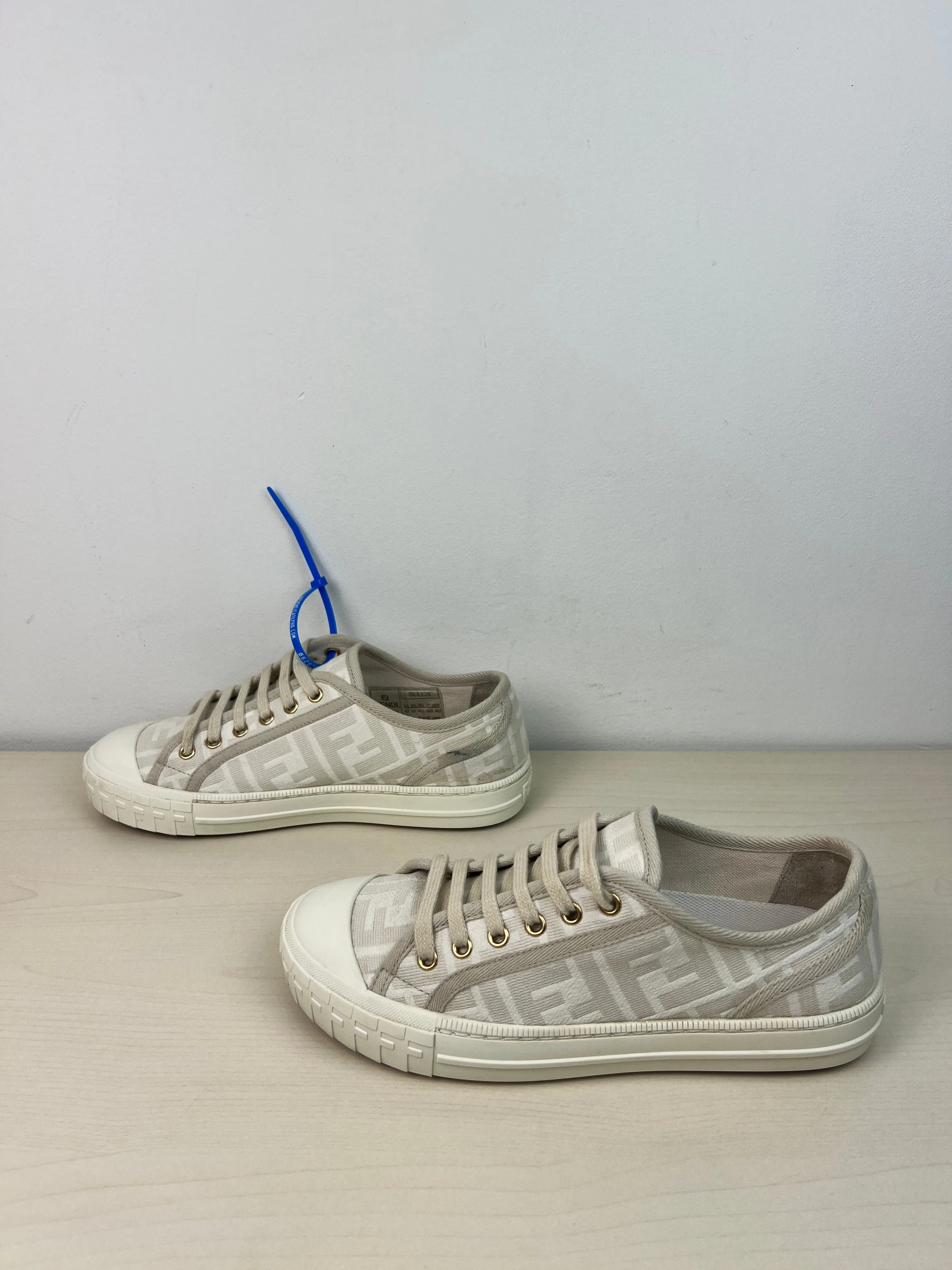 Shoes Luxury Designer By Fendi In White, Size: 5.5