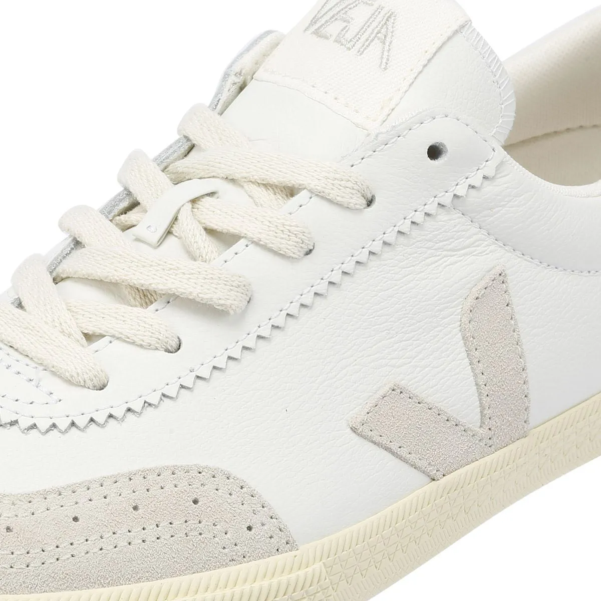 Veja Volley Leather Women's White / Natural Trainers